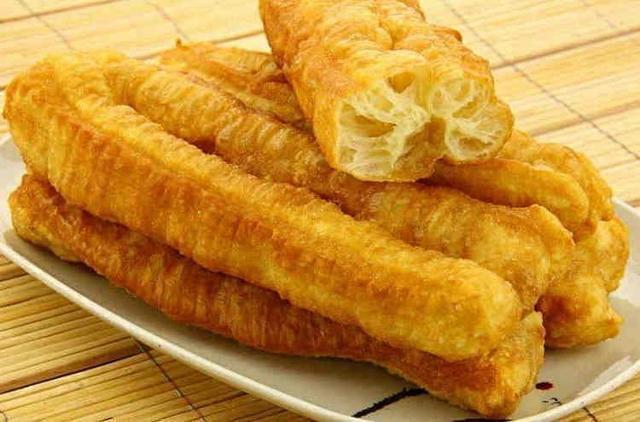 梦见吃油条，梦见吃油条什么征兆