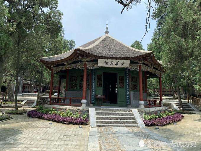 南阳诸葛亮，南阳诸葛亮稳坐中军帐摆起八卦阵专捉飞来将