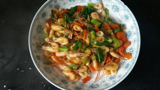 青椒炒虾米，青椒炒虾米用不用放生抽