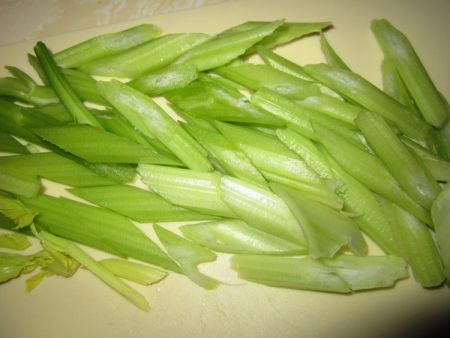 西芹怎么切，西芹怎么去筋图解