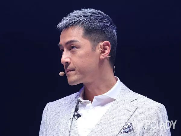 奶奶灰头发图片男，头发颜色2022流行色