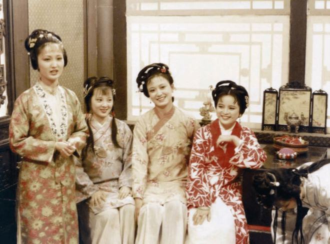 贾琏平儿，红楼梦贾琏平儿
