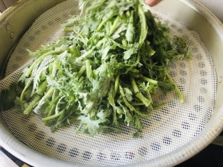 虾米茼蒿的做法，拌茼蒿家常做法大全