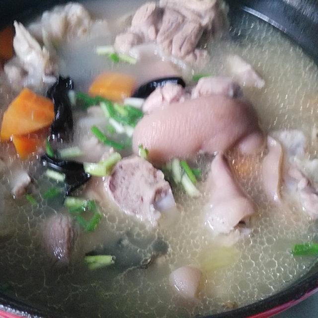 清炖猪脚，清炖猪脚汤放什么配料