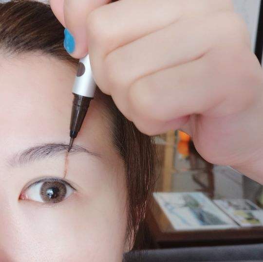 单挑眉怎么练，单挑眉怎么练教程视频