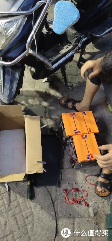 电动车电瓶一般能用几年，电瓶没电了怎么应急启动车辆