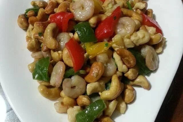 腰果炒鸡丁，腰果炒鸡丁炒几分钟