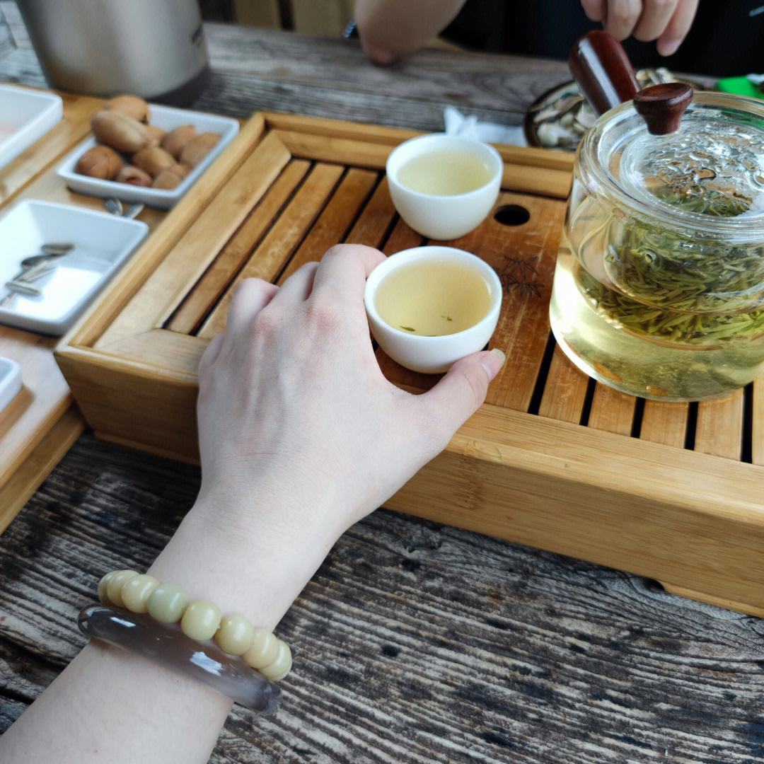借此，借此佳节还是籍此佳节