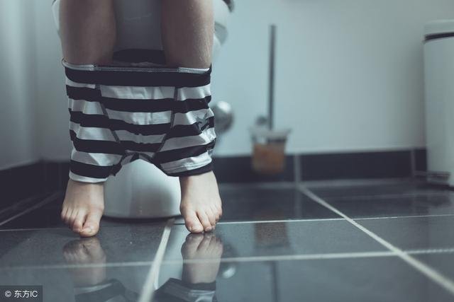 包含女人如厕的词条
