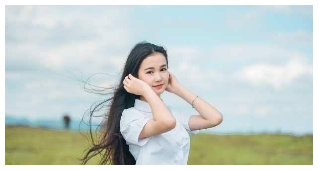 才华横溢的下一句，夸有才华的人的成语