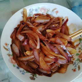 炒洋葱，炒洋葱用黄洋葱还是紫洋葱