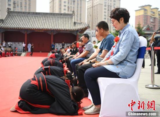 跪拜礼，跪拜礼的由来