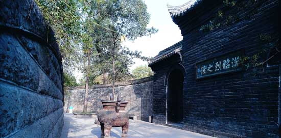 刘备墓，刘备墓出土后尸骨