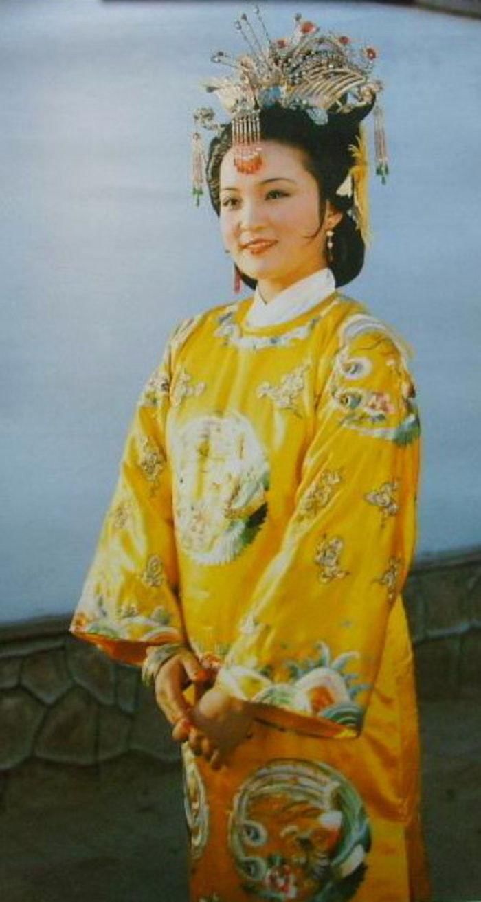 贾元春是谁的女儿，秦可卿为何不反抗贾珍