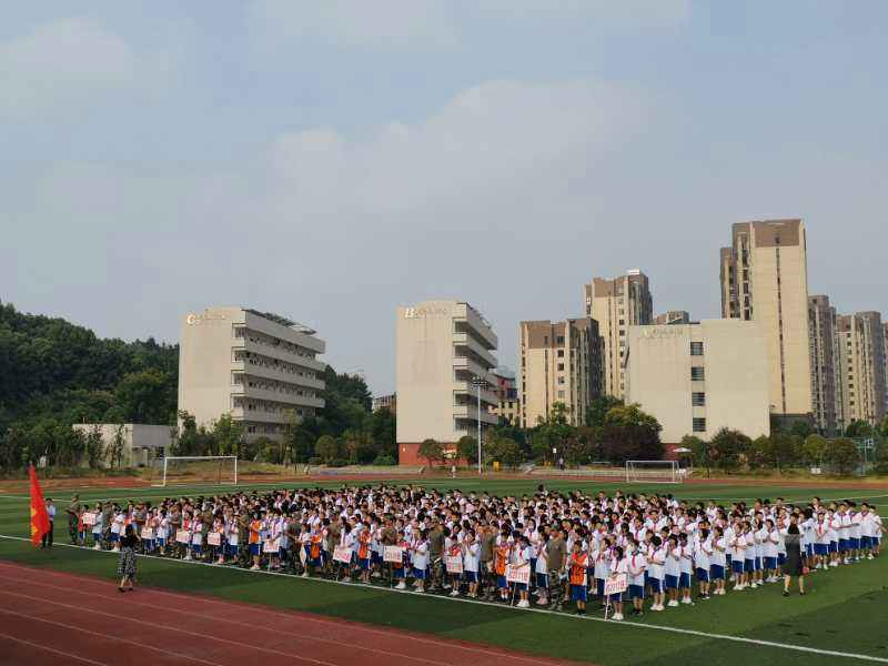 湖南师大附中梅溪湖中学，湖南师大附中梅溪湖中学易烊千玺